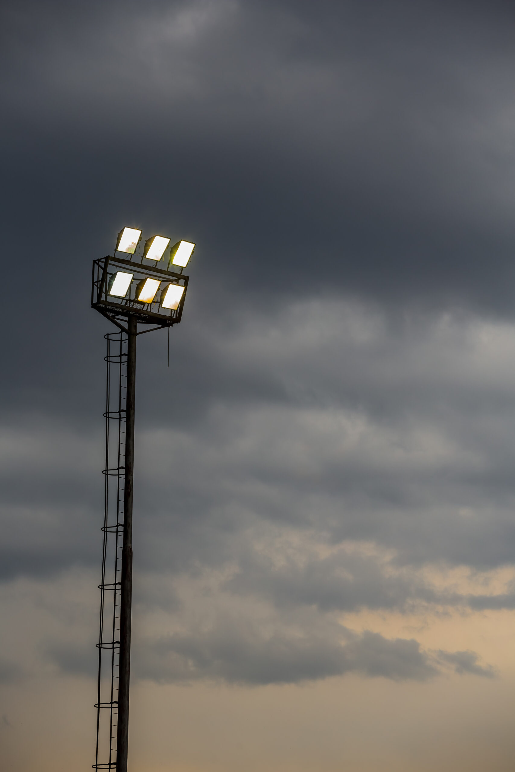 vertical-shot-of-sports-stadium-lights-on-a-cloudy-2026-01-07-07-18-33-utc-scaled.jpg